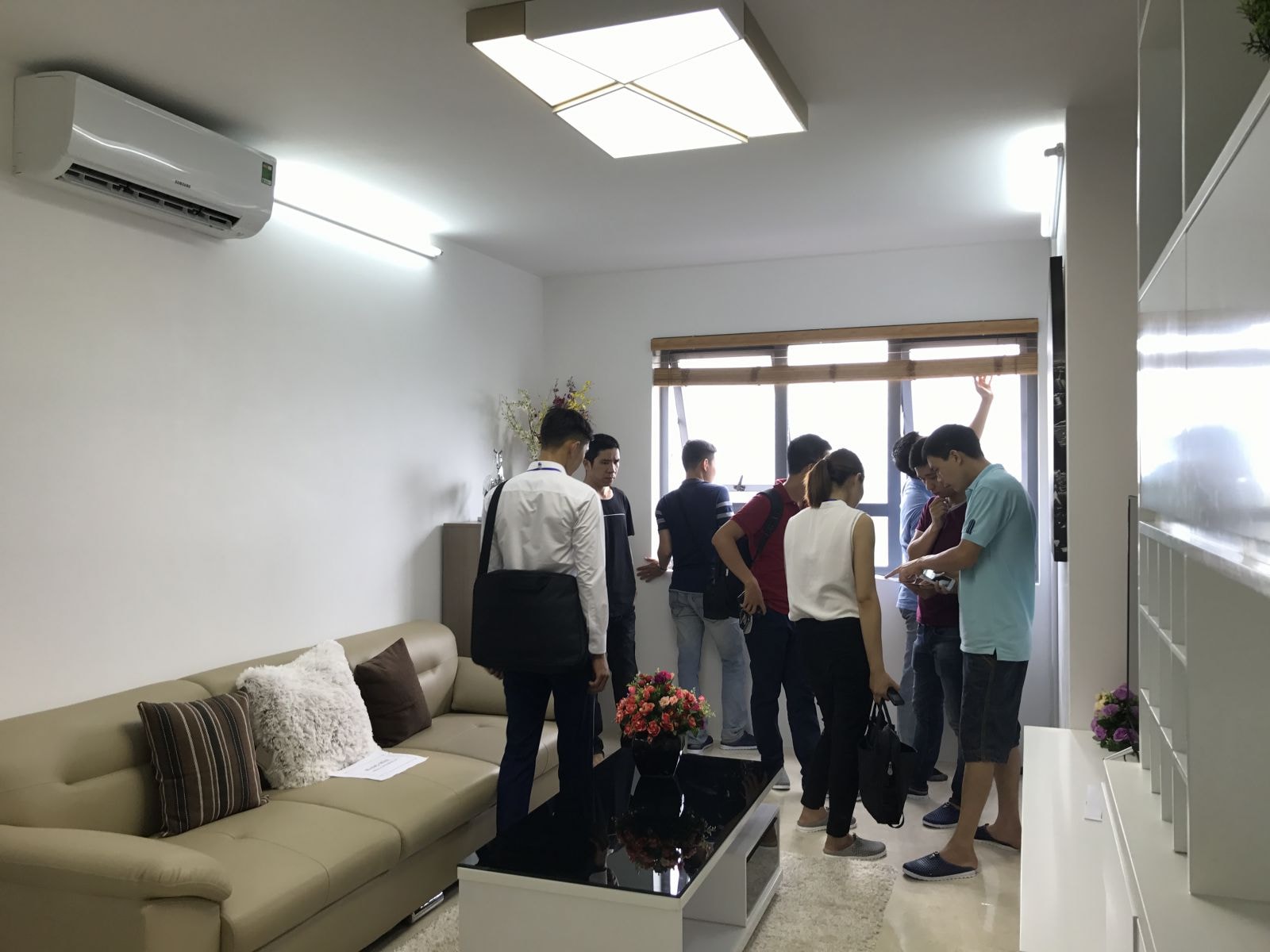Các buổi mở bán nhà ở giá rẻ luôn thu hút đông đảo khách hàng (Ảnh: Dự án nhà ở Tứ Hiệp Plaza)
