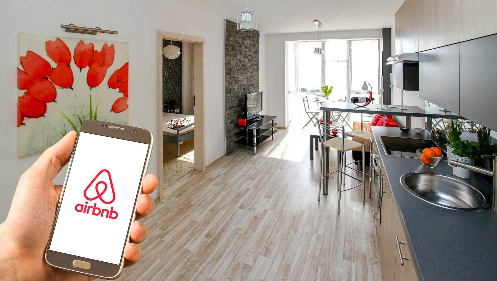 Airbnb cũng được định giá ngất ngưởng khi vẫn đang thua lỗ triền miên.