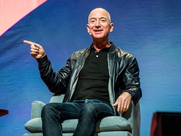 Jeff Bezos luôn duy trì ngủ đủ giấc mỗi ngày.