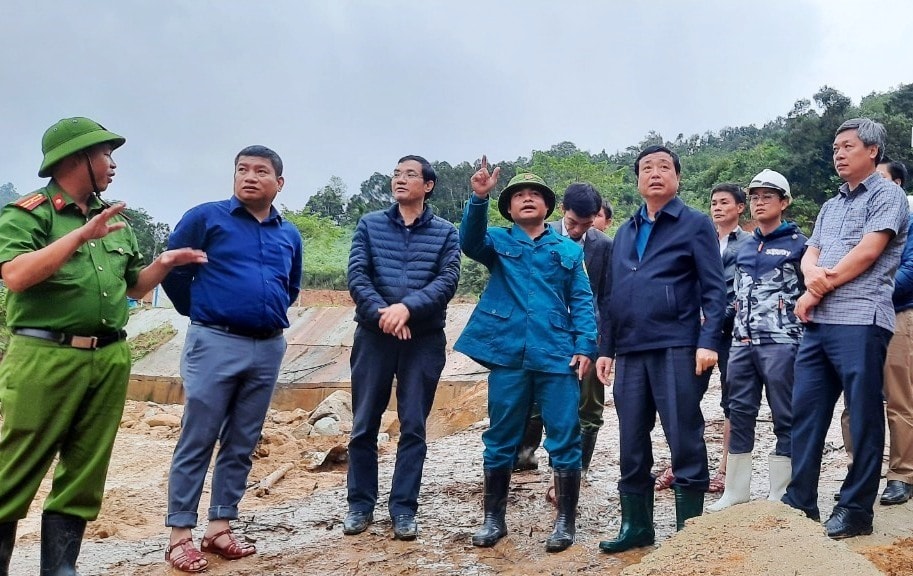 Ban Chỉ đạo Trung ương về phòng chống thiên tai cùng lãnh đạo tỉnh kiểm tra thực tế tại xã Phước