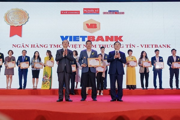 Vietbank 3 năm liên tiếp được vinh danh top 100 sản phẩm, dịch vụ Tin & Dùng