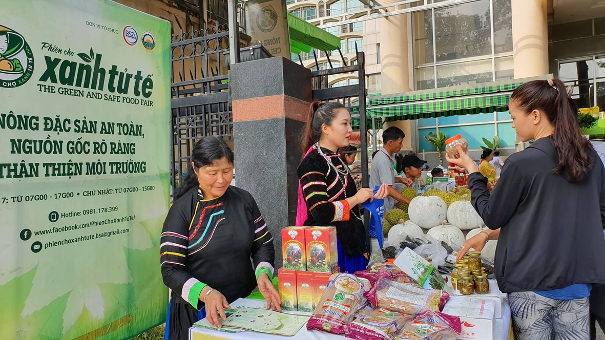  Mối liên kết giữa doanh nghiệp và người nông dân giúp các sản phẩm nông nghiệp ứng dụng công nghệ cao đảm bảo tiêu chuẩn và ổn định tiêu thụ.