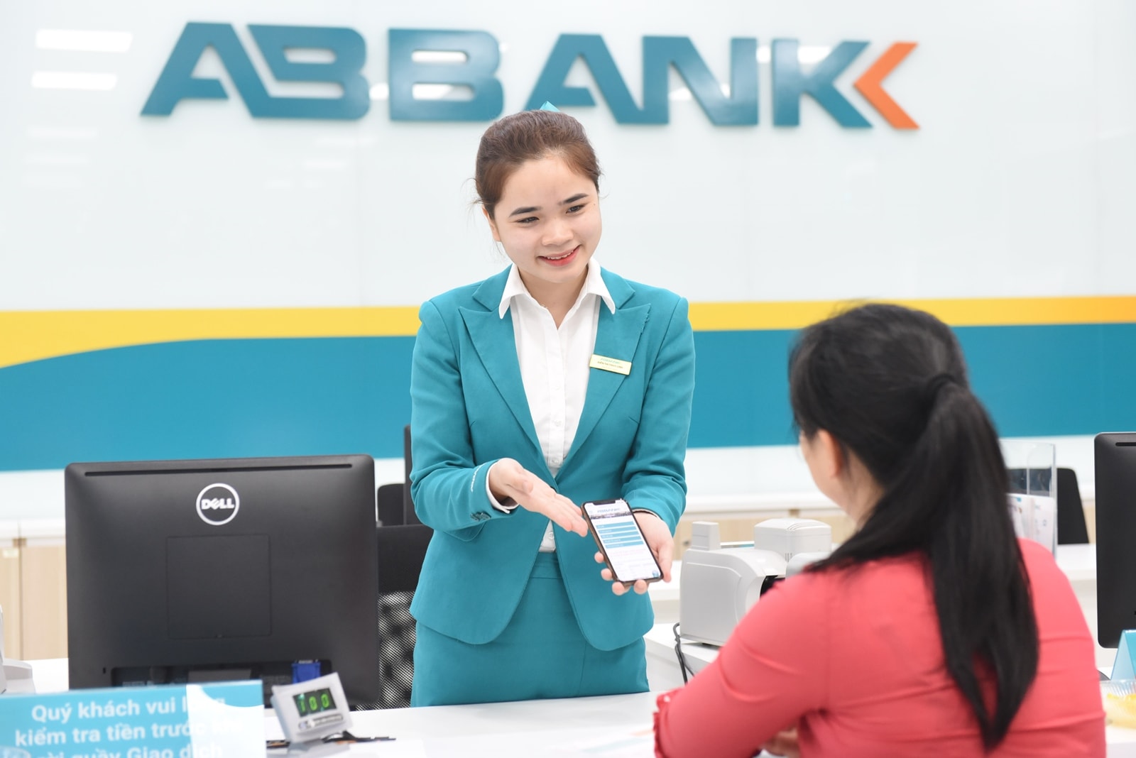 Hơn 571 triệu cổ phiếu phổ thông có mã chứng khoán ABB với tổng mệnh giá chứng khoán hơn 5.713 tỷ đồng sẽ chính thức được giao dịch trên sàn UPCoM từ ngày 28/12/2020.