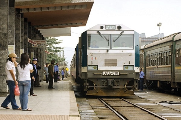 sự “dẫm chân” giữa Ủy Ban quản lý vốn Nhà nước tại Doanh nghiệp với Bộ Giao thông Vận tải tại Tổng Công ty đường sắt Việt Nam cũng cho thấy có những quyết định phân quyền quản lý chưa hoàn toàn thấu đáo…