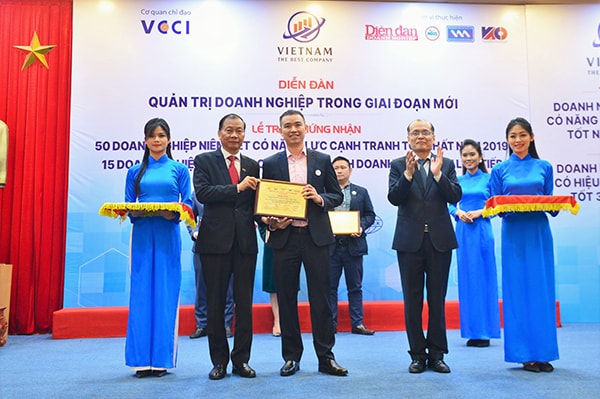 Đại diện GELEX nhận giải