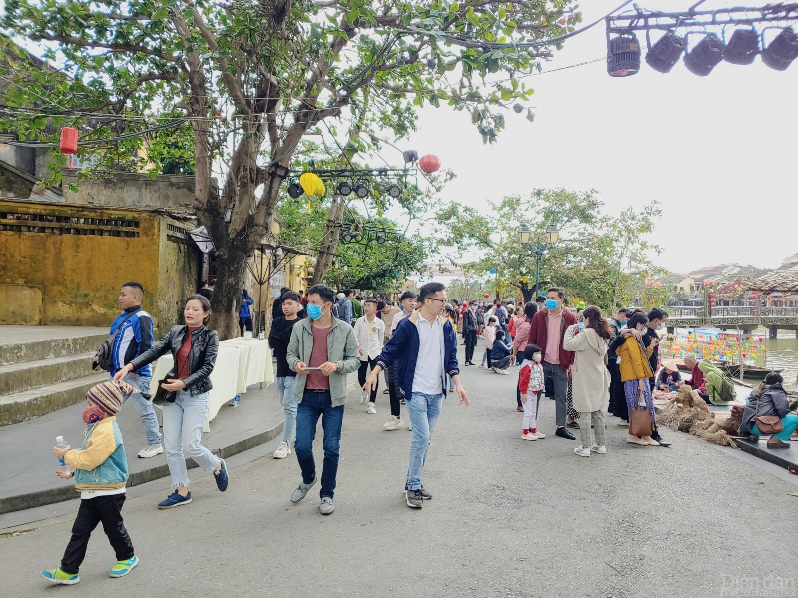 Cảnh đông đúc quen mắt trước kia dần trở lại.