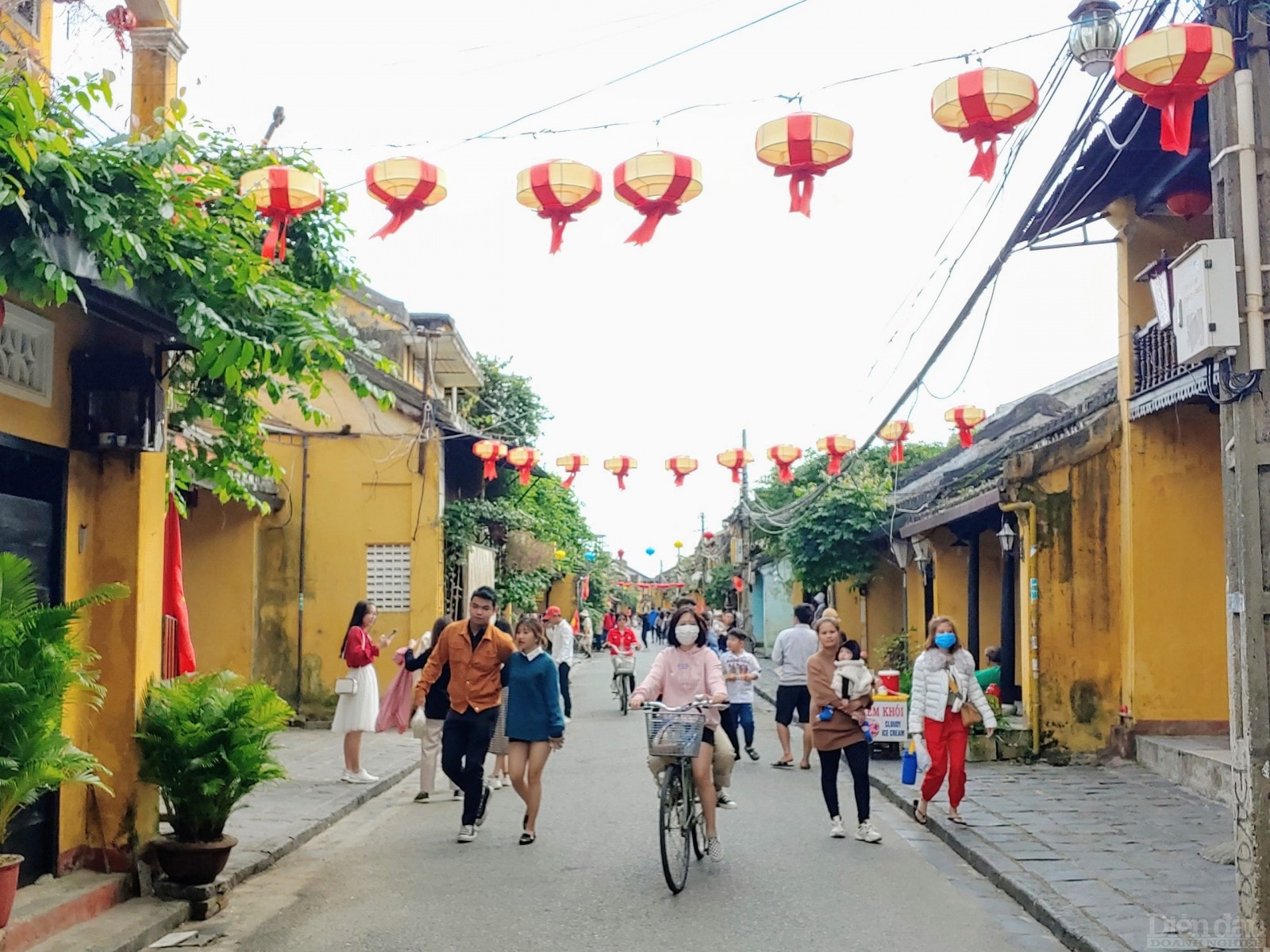 Để du lịch Hội An trở lại, thành phố đã thực hiện liên tục chuỗi chương trình kích cầu, giảm giá.