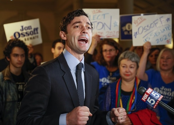 Ứng viên Jon Ossoff của đảng Dân chủ cũng đang giành lợi thế trước đối thủ Predue của đảng Cộng hòa