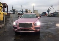 Cận cảnh siêu xe Bentley Bentayga màu hồng độc nhất Việt Nam