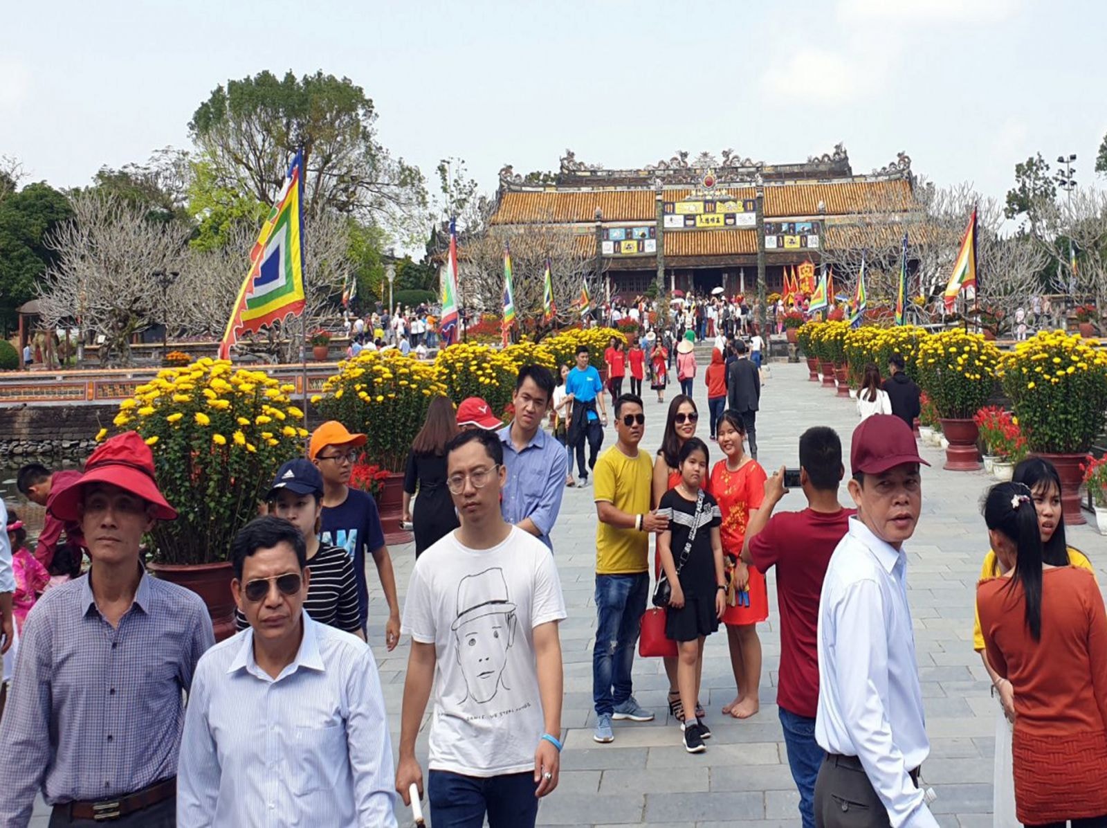 ttxvn_25000_du_khach_xong_dat_di_tich_co_do_hue_trong_ngay_1_tet_3708449 Ảnh Quốc Việt TTXVN