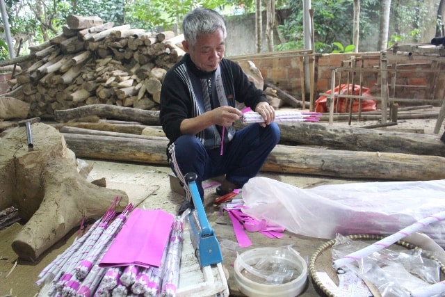 Ông Trần Quốc Nghĩa, Phó Chủ tịch UBND xã Phúc Trạch cho biết: “Ước tính địa bàn xã có khoảng trên 300ha diện tích trồng cây dó trầm. Hầu hết các hộ dân trong xã ít nhiều đều có diện tích trồng loại cây này. Nhiều năm trở lại nay, cây dó trầm mang lại hiệu quả kinh tế rất lớn cho người dân xã Phúc Trạch. Tuy nhiên, đến nay dó trầm vẫn chưa được công nhận là giống cây chủ lực bởi chưa có cơ sở để chứng minh giá trị của loại cây này”.