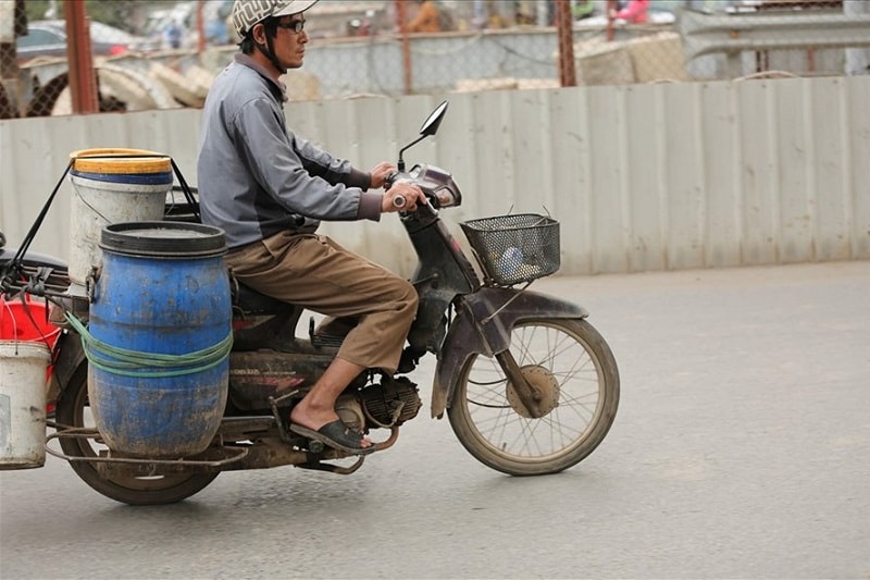 việc thu hồi các phương tiện cơ giới cũ mà không có phương án hỗ trợ kịp thời có thể khiến những người nghèo bị mất việc, giảm thu nhập