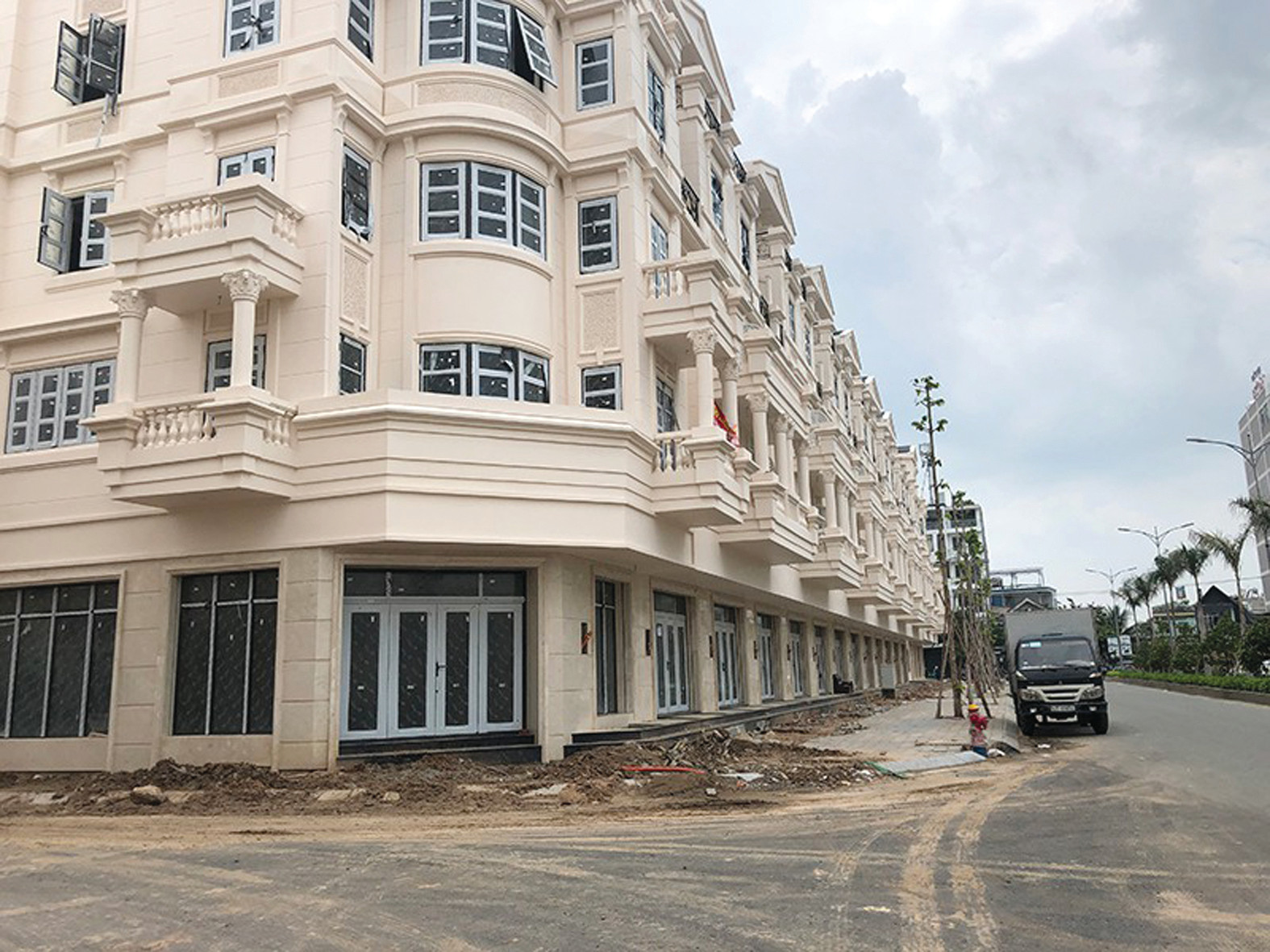  BĐS du lịch kiểu mới như condotel, shophouse... thường có thời gian sở hữu chỉ 50 năm khiến nhà đầu tư không mấy mặn mà. Ảnh: S.T