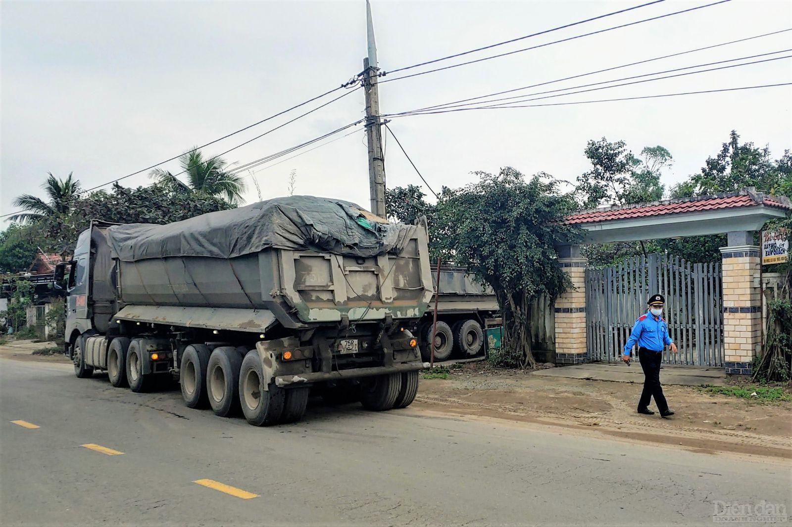 Hầu như lực lượng cảnh sát giao thông các địa phương rất ít khi triển khai kế hoạch kiểm tra, chỉ mỗi Đội tuần tra giao thông không thể thực hiện việc dừng xe để cân tải trọng.