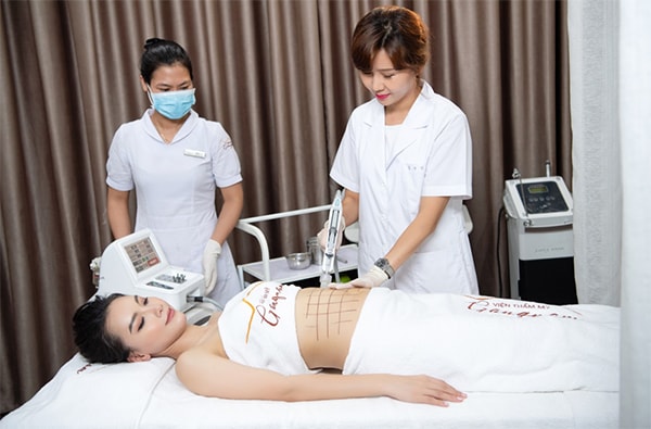 MC Minh Hà lựa chọn giảm béo an toàn với công nghệ Smart Lipo đào thải mỡ chỉ sau 1 lần điều trị.