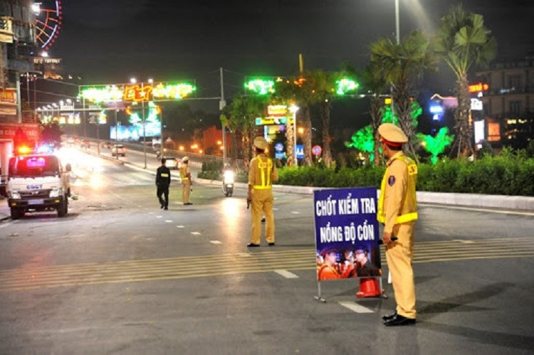 Tuy nhiên, nhiều chuyên gia cho rằng, ngoài tính răn đe của Nghị định số 100/2019/NĐ-CP cần kết hợp với tuyên truyền mới mong đạt được hiệu quả bền vững trong thay đổi ý thức tham gia giao thông - Ảnh: ANTV