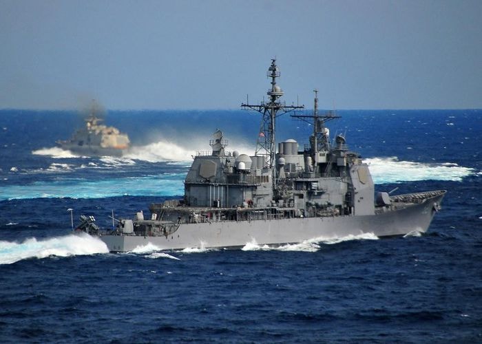 Tuần dương hạm mang tên lửa dẫn đường USS Bunker Hill ngày 29/4 thực hiện sứ mệnh tuần tra tự do hàng hải trên Biển Đông. Ảnh: Hải quân Mỹ.