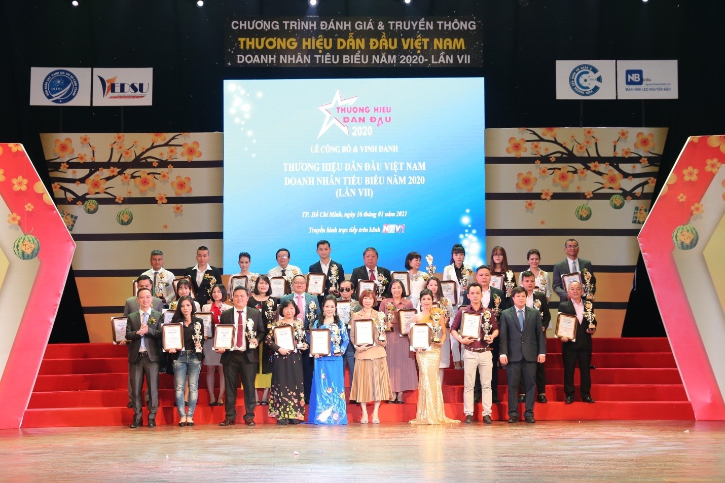 ELLY được vinh danh Top 100 thương hiệu dẫn đầu Việt Nam 2020