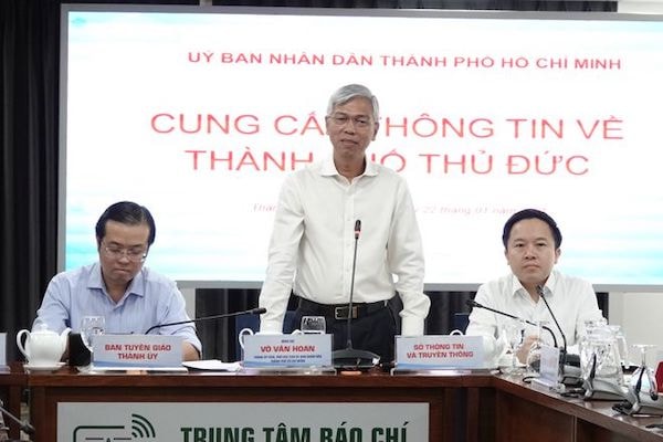 Phó chủ tịch Võ Văn Hoan thông tin trong ngày hôm nay, 22.1, UBND TP.Thủ Đức và các phường trực thuộc, Văn phòng HĐND và UBND, chi nhánh Văn phòng đăng ký đất đai và Văn phòng Tiếp công dân có con dấu. Đối với con dấu của các phòng thì đang tích cực để ngày mai (23.1) có sau khi bổ nhiệm các trưởng phòng.