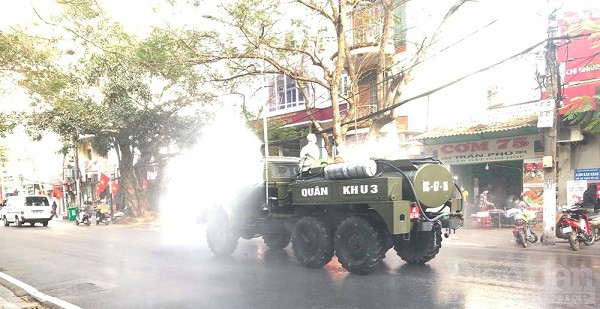 TP Hải Phòng tiến hành phun hóa chất khử trùng các tuyến đường chính