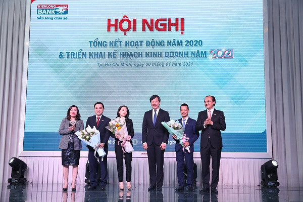 Tân Chủ tịch và Phó Chủ tịch HĐQT được bầu chọn mới của Kienlongbank khiến thị trường chờ đợi theo dõi sự thay đổi định hướng hoạt động của ngân hàng