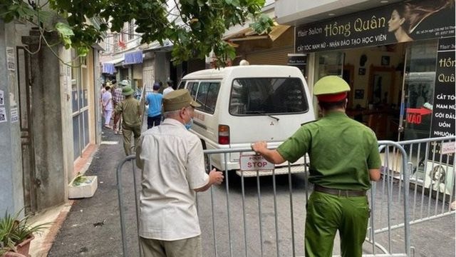 Hà Nội tiếp tục công cuộc chiến đấu với COVID-19.