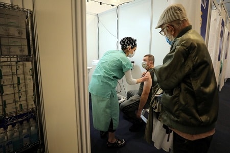 heo Times of Israel ghi nhận, vaccine có hiệu quả tới 92%.