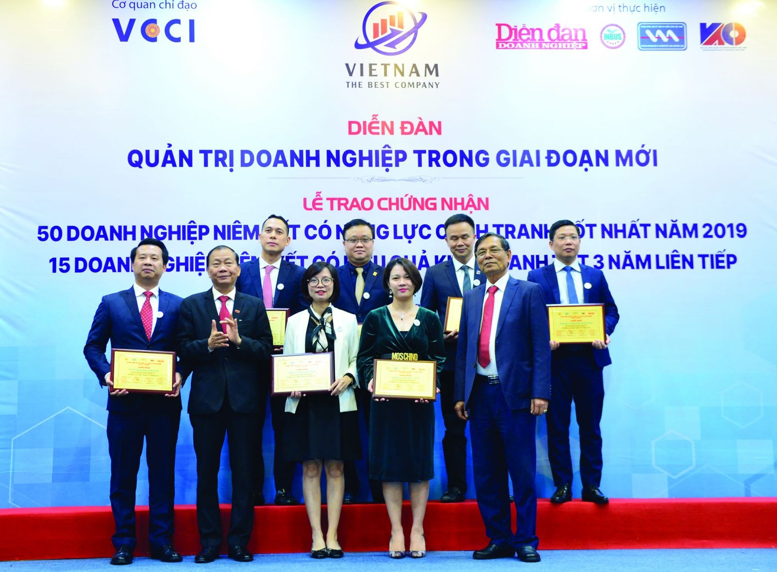  Top 50 doanh nghiệp niêm yết có năng lực cạnh tranh tốt nhất năm 2019.