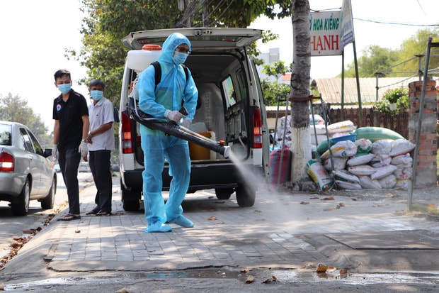 Trước đó TP. Thủ Dầu Một cũng đã phong tỏa nhiều khu vực vì liên quan đến nữ sinh nhiễm COVID-19.