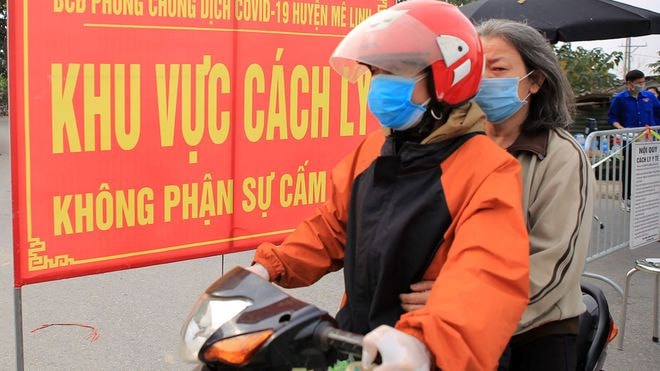 Hàng vạn người dân đang lo lắng về việc mình có phải cách ly khi về quê ăn Tết hay không. ẢNH TRẦN CƯỜNG.