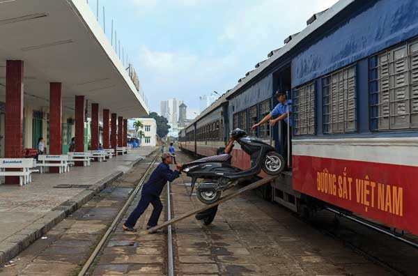 Gửi xe máy trên tàu