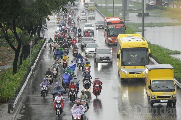 Mặc dù, Quốc lộ 1A, cửa ngõ phía Tây TP.HCM chiều 27 Tết khá thông thoáng...