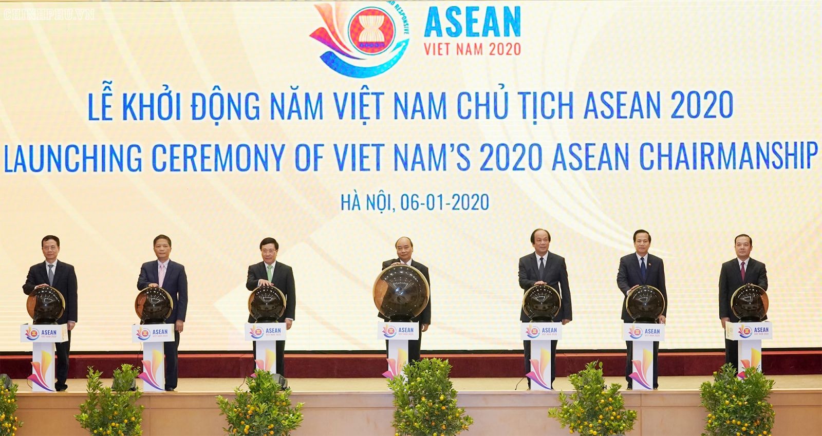 Việt Nam đã hoàn thành xuất sắc vai trò Chủ tịch của ASEAN, của AIPA cũng như năm đầu tiên của nhiệm kỳ uỷ viên không thường trực Hội đồng Bảo an Liên Hợp Quốc