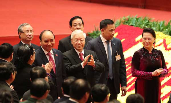 Tổng Bí thư, Chủ tịch nước Nguyễn Phú Trọng cùng các Ủy viên Bộ Chính trị: Thủ tướng Chính phủ Nguyễn Xuân Phúc, Chủ tịch Quốc hội Nguyễn Thị Kim Ngân tại Đại hội XIII của Đảng. (Ảnh: Doãn Hiền)