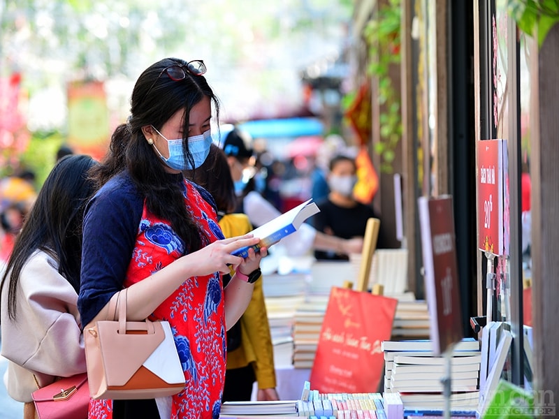 Do số lượng nhân dân đến tham quan và đọc sách ngày càng đông, Ban tổ chức nghiêm túc triển khai các biện pháp phòng, chống dịch và bắt buộc đọc giả phải đeo khẩu trang, thường xuyên xịt nước sát khuẩn..