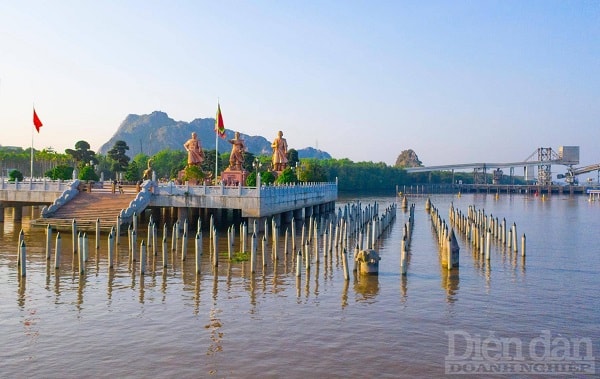 Khu di tích ba không Bạch Đằng Giang