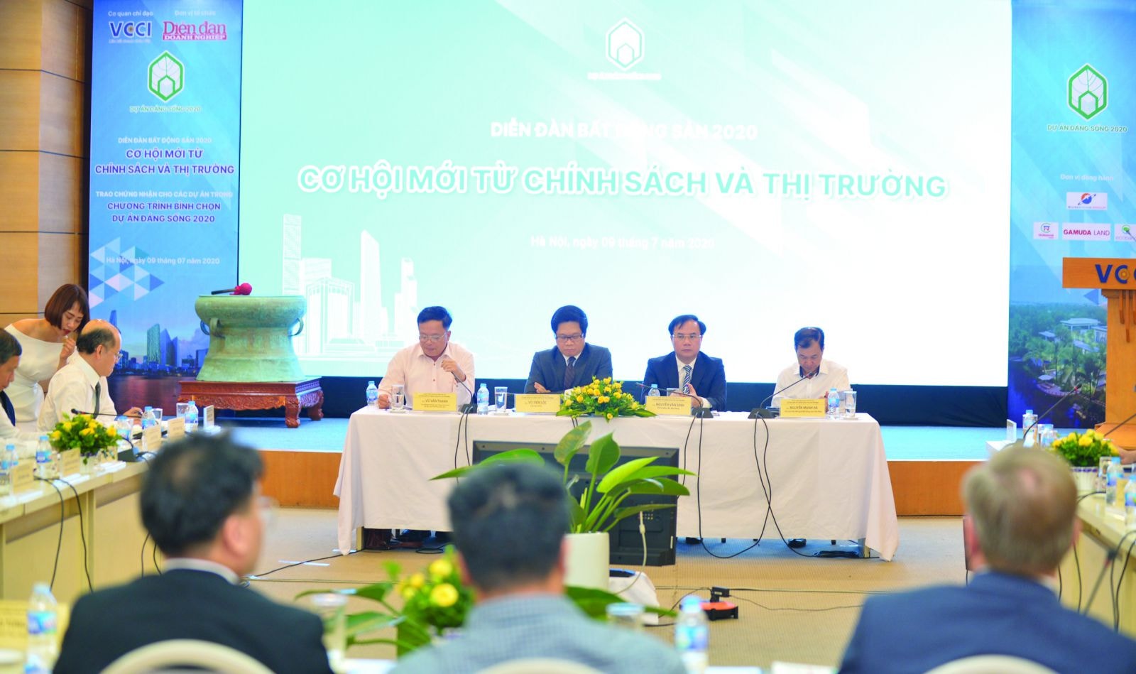 “Diễn đàn Bất động sản 2020: Cơ hội mới từ chính sách và thị trường” do Tạp chí Diễn đàn Doanh nghiệp tổ chức thu hút sự quan tâm tham dự của nhiều nhà quản lý, chuyên gia và doanh nghiệp.