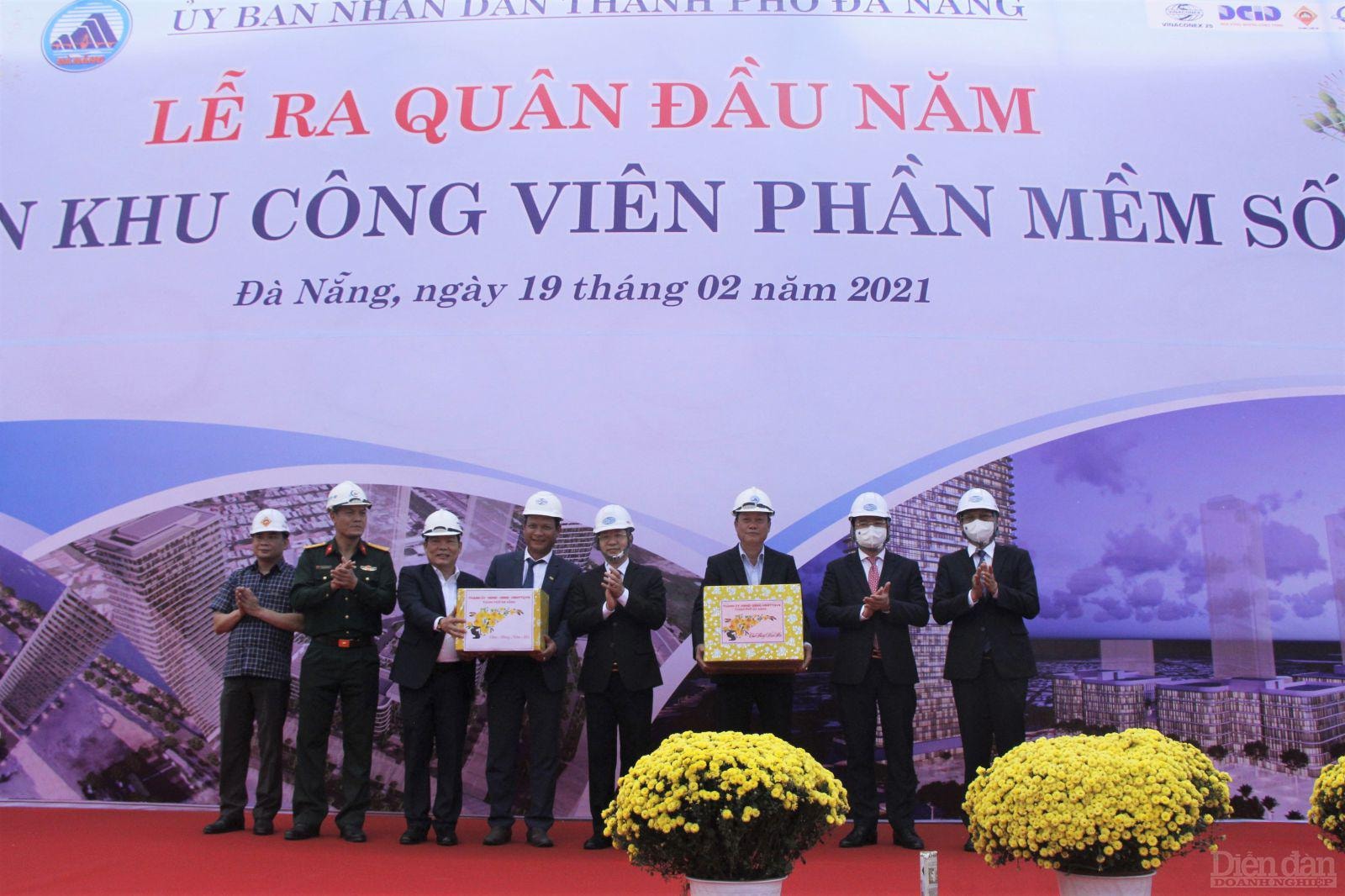 Bí thư Đà Nẵng dự lễ ra quân tại Công viên phần mềm số 2.