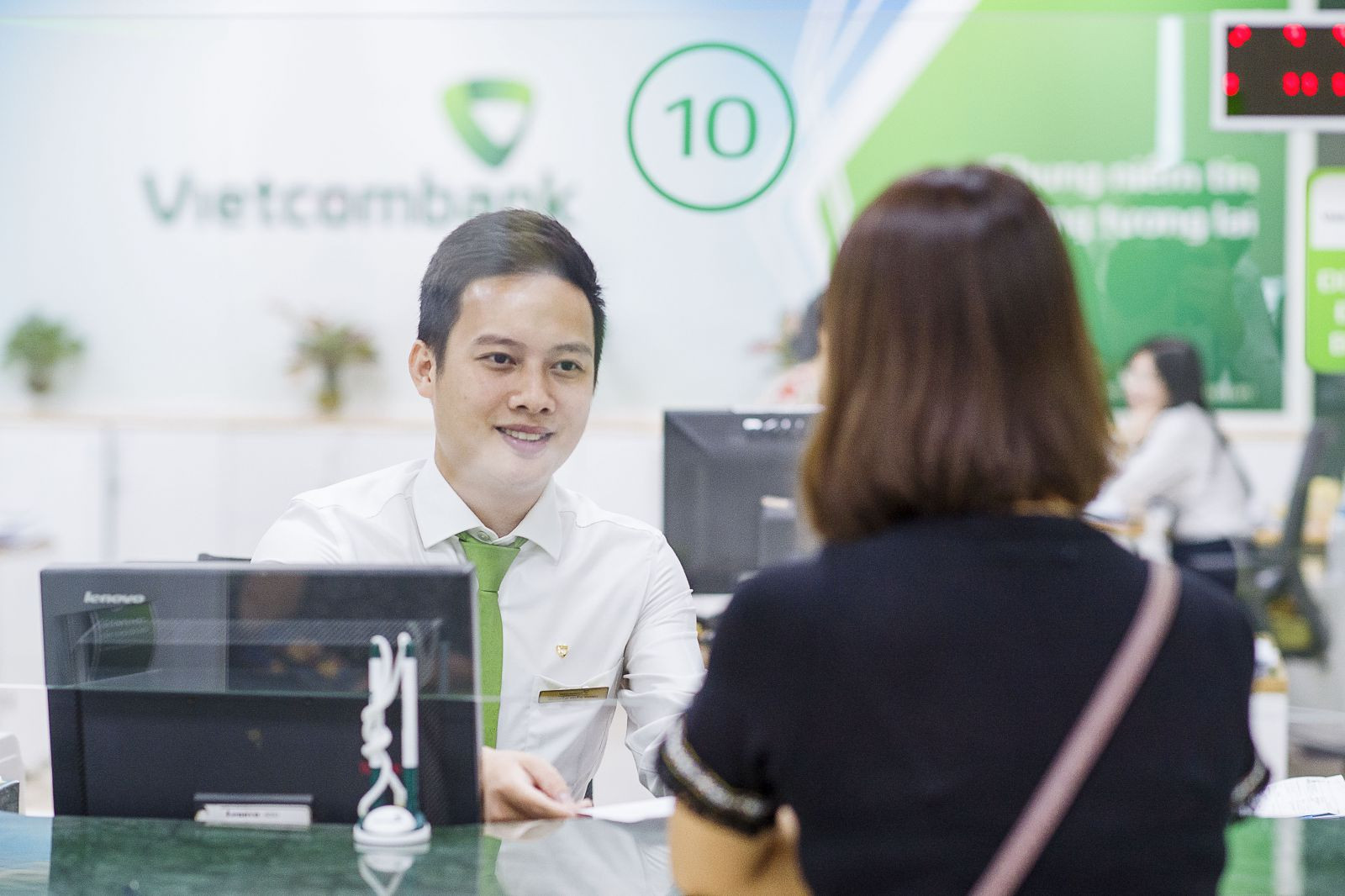 Vietcombank tiếp tục giảm lãi suất vay hỗ trợ khách hàng bị ảnh hưởng đại dịch COVID-19