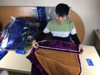 9x khởi nghiệp từ bán quần áo cho người già