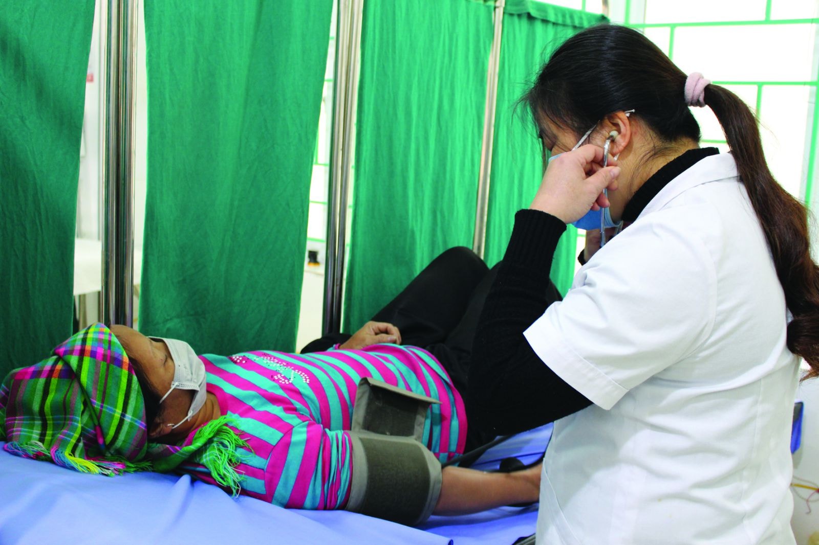  Khám bệnh tại Bệnh viện Đa khoa huyện Hà Quảng, tỉnh Cao Bằng