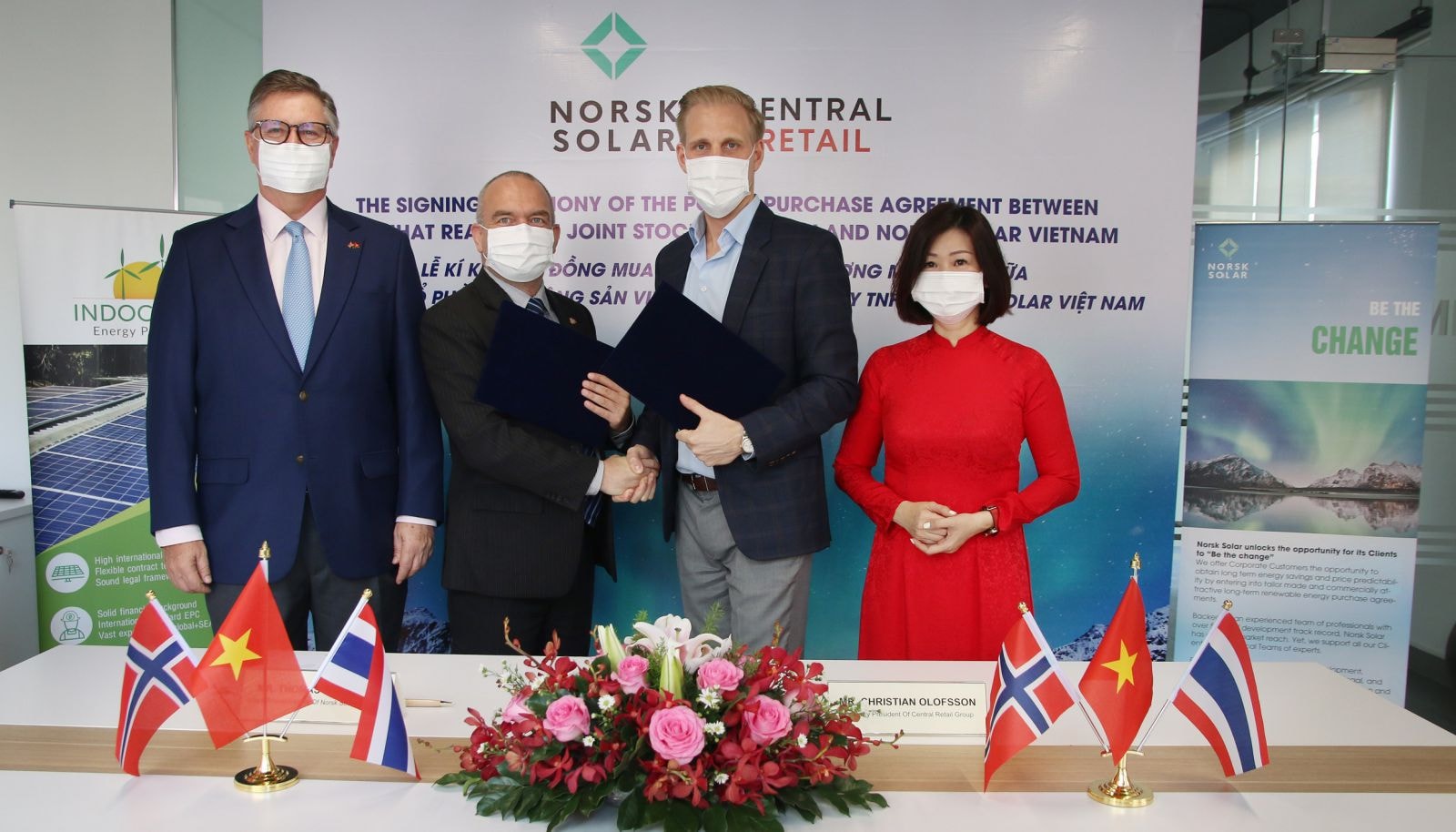 Hình 2 tập đoàn Central Retail tại Việt Nam cùng Norsk Solar ký kết thỏa thuận hợp tác để lắp đặt và khai thác năng lượng điện mặt trời tại các trung tâm thương mại GO! 1