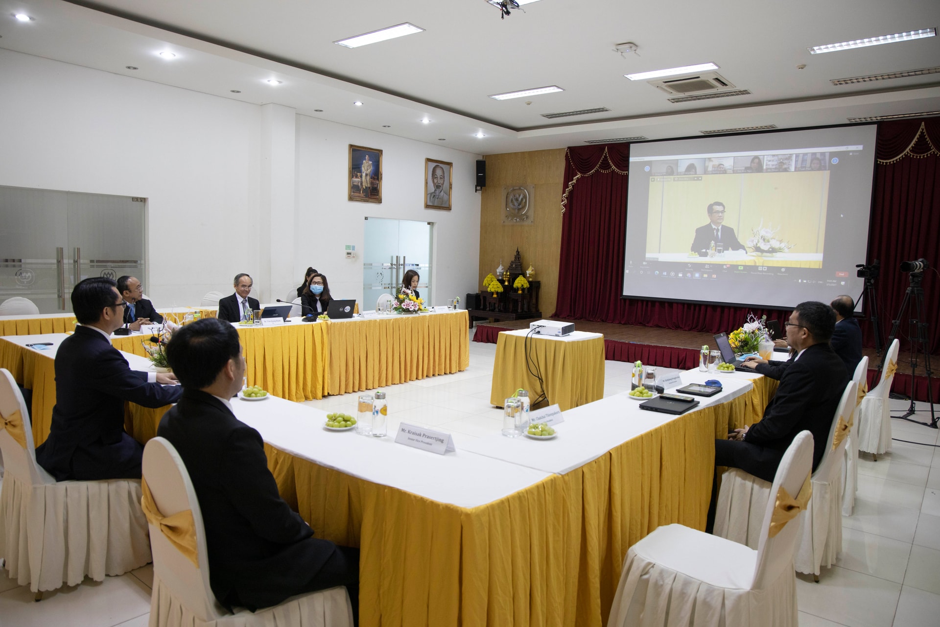 Ông Chamnan Wangakkarangkul - Phó TGĐ Điều hành kiêm Chủ tịch Hội đồng phát triển nguồn cung ứng bền vững phát biểu khai mạc hội nghị trực tuyến “ Phát triển tiềm năng nhà cung ứng 2021”