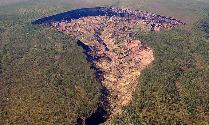 Miệng hố Batagai ở Siberia. Ảnh: Siberian Times.