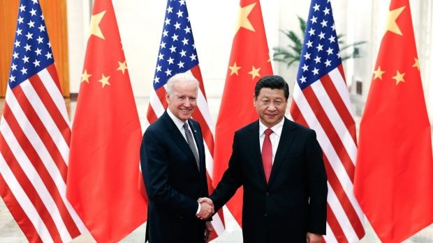 Chủ tịch Trung Quốc Tập Cận Bình bắt tay Phó tổng thống Mỹ lúc bấy giờ là Joe Biden tại Đại lễ đường Nhân dân ở Bắc Kinh năm 2013. Ảnh: Lintao Zhang / EPA