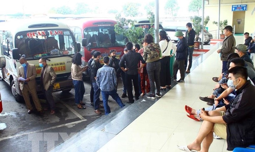 cho rằng, tình trạng xe dù, xe vượt tuyến tranh giành khách gây ra sự thiếu công bằng trong vận tải hành khách tuyến cố định trên QL7 nên đã đồng loạt bãi bến, đình công từ ngày 3/3