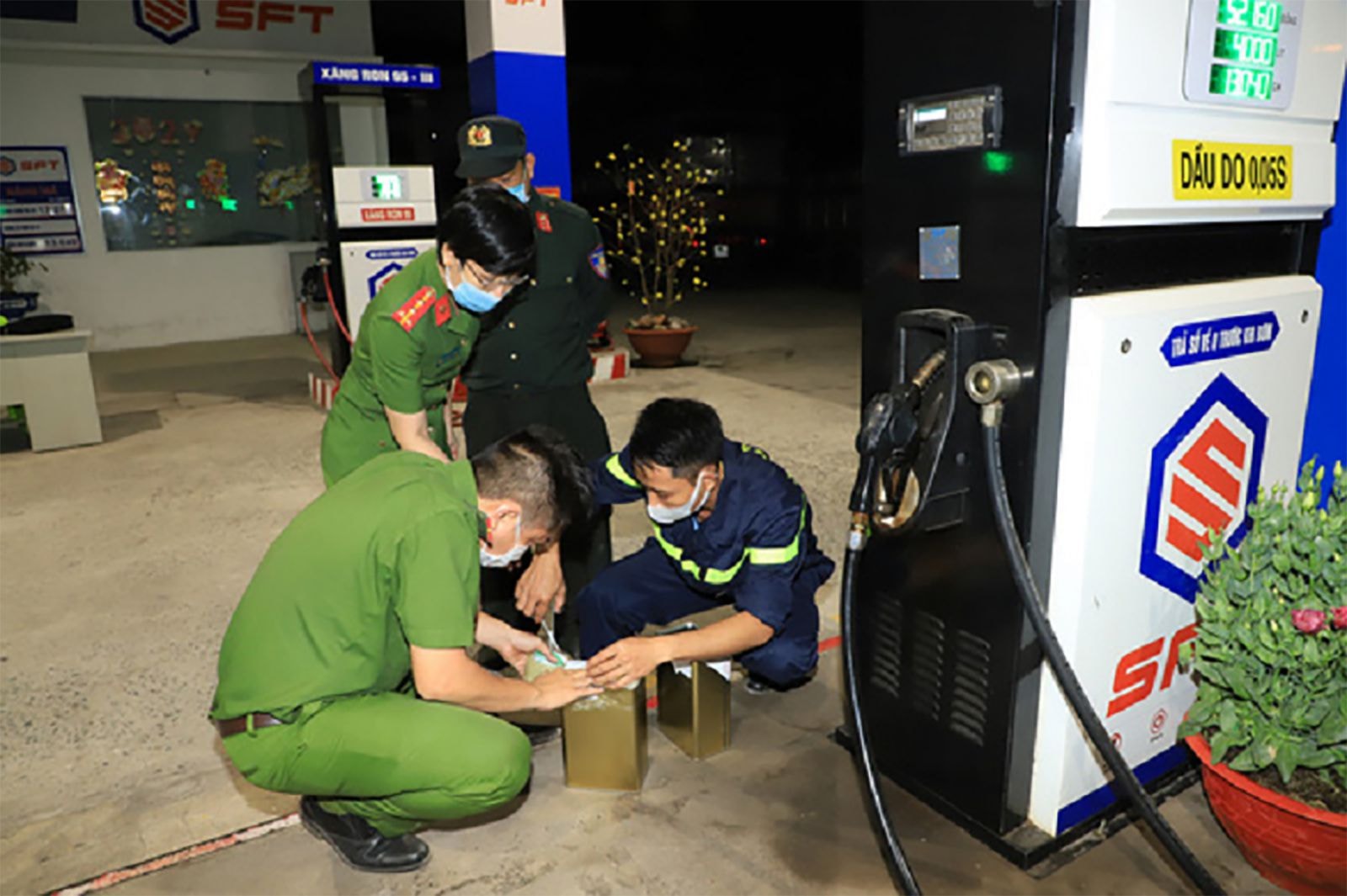  Hiện trạng sản xuất, buôn bán xăng dầu giả, không chỉ gây lũng đoạn thị trường, mà còn tiềm ẩn nhiều rủi ro ảnh hưởng đến doanh nghiệp chân chính và người tiêu dùng