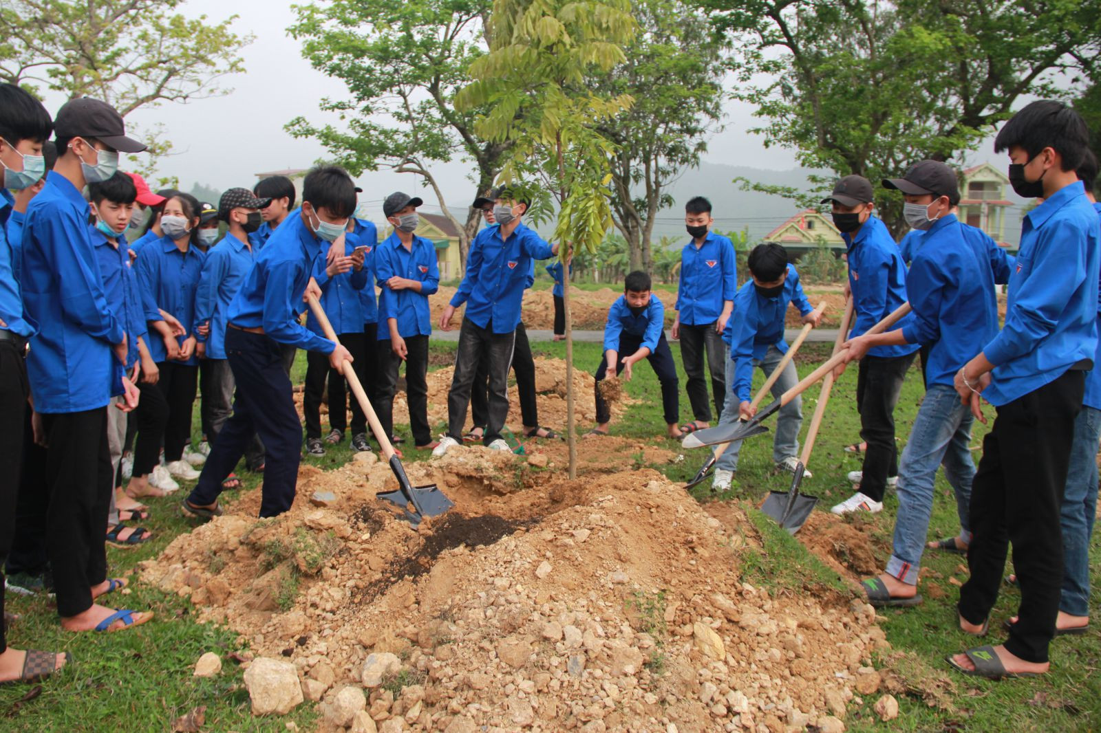 chương trình trồng 01 tỷ cây xanh lần này tổ chức tại Khu di tích lịch sử Quốc gia Truông Bồn chính là cơ hội để sửa chữa, khắc phục những sai lầm trong ứng xử với tự nhiên trong suốt thời gian dài vừa qua