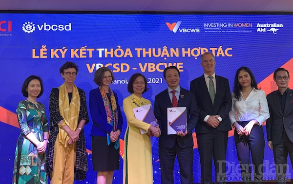 VCCI và VBCWE ký kết thoả thuận hợp tác nhằm thiết lập mối quan hệ bình đẳng giới tại nơi làm việc, kiến tạo sự phát triển bền vững cho doanh nghiệp.