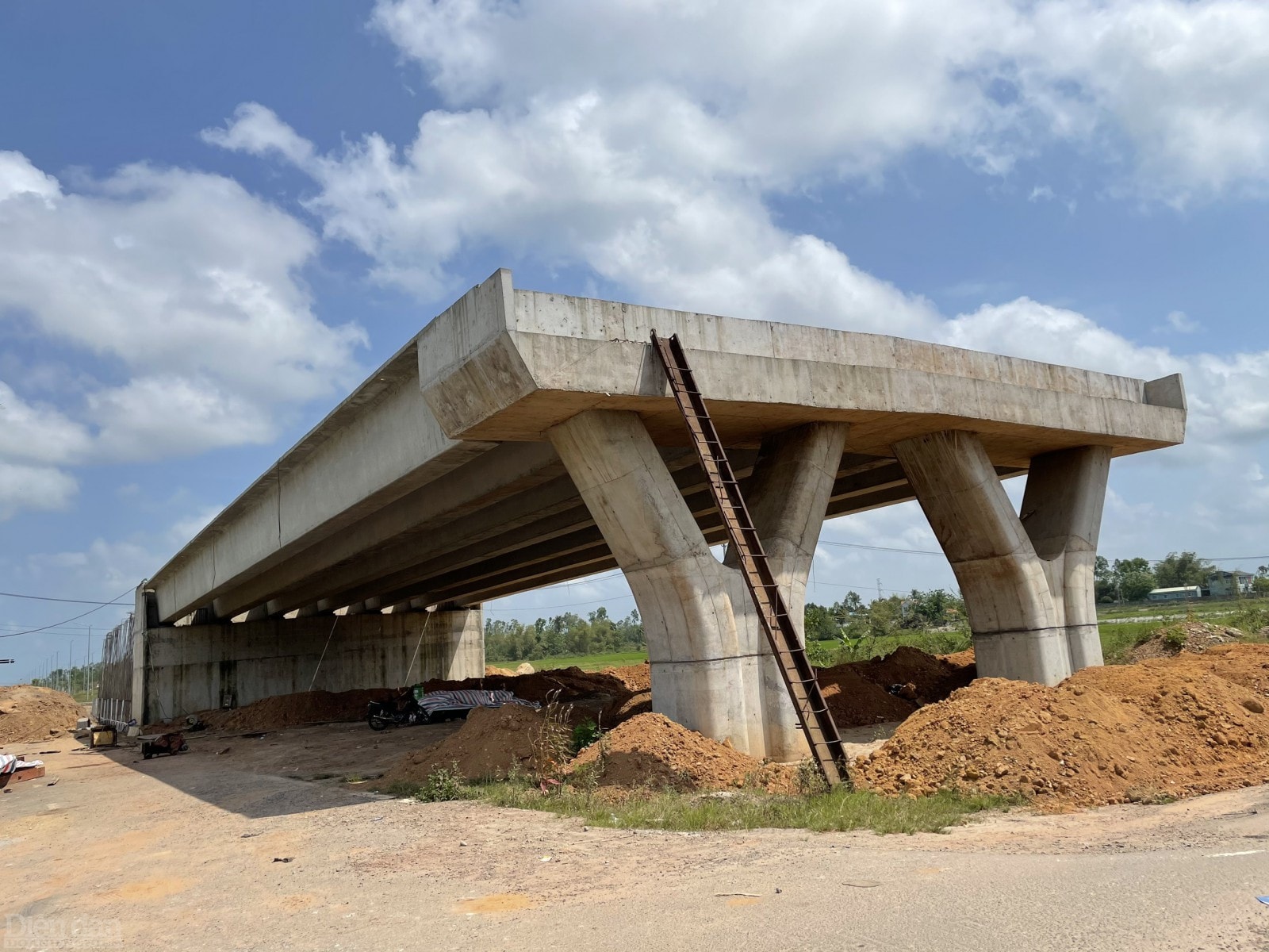 Dự án Tuyến đường vành đai phía Tây (TP Đà Nẵng) do liên danh nhà thầu Cienco1 và Tổng Công ty xây dựng Trường Sơn thi công đang chậm tiến độ.